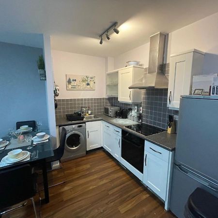 Seven Suites - Beautiful 2-Bed Apartment With Parking In Watford Central 외부 사진