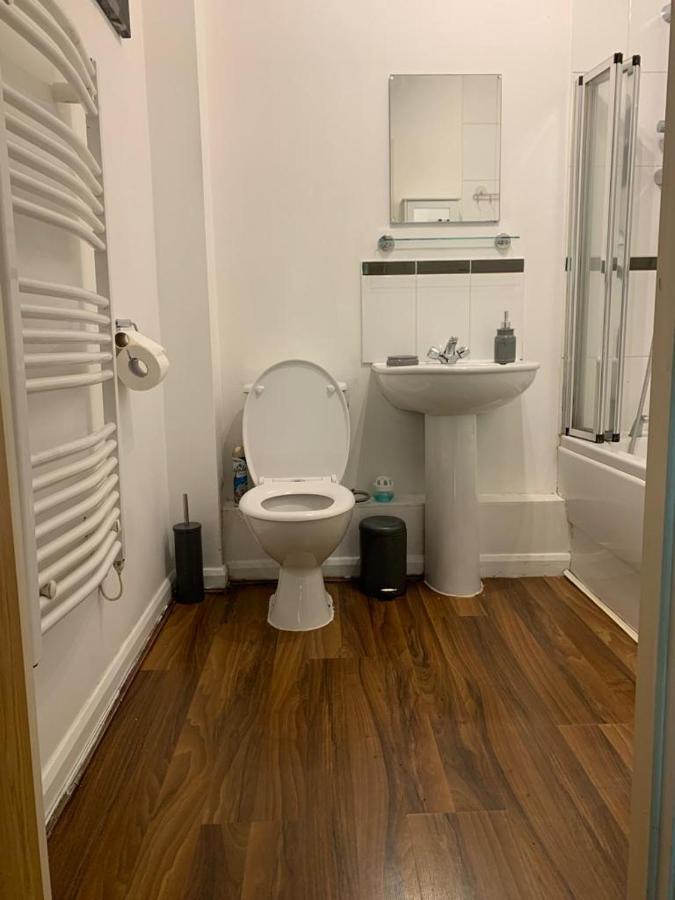 Seven Suites - Beautiful 2-Bed Apartment With Parking In Watford Central 외부 사진
