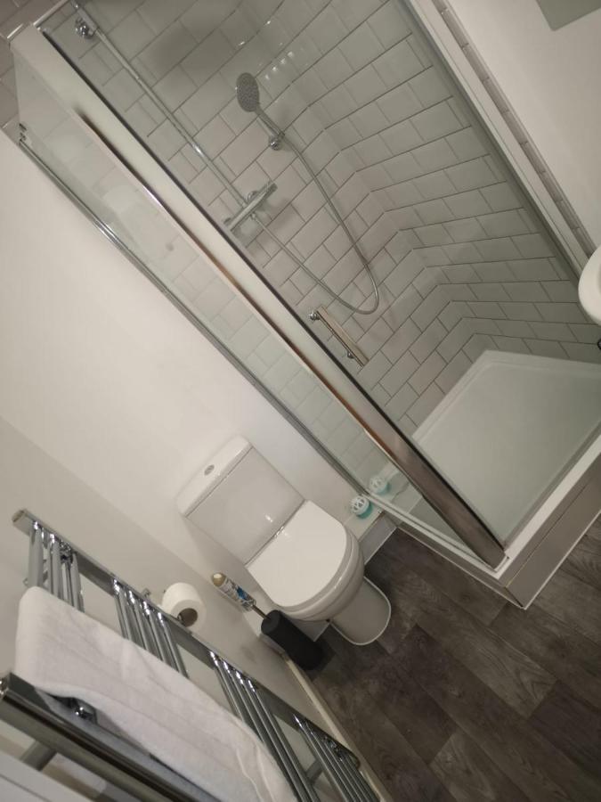 Seven Suites - Beautiful 2-Bed Apartment With Parking In Watford Central 외부 사진