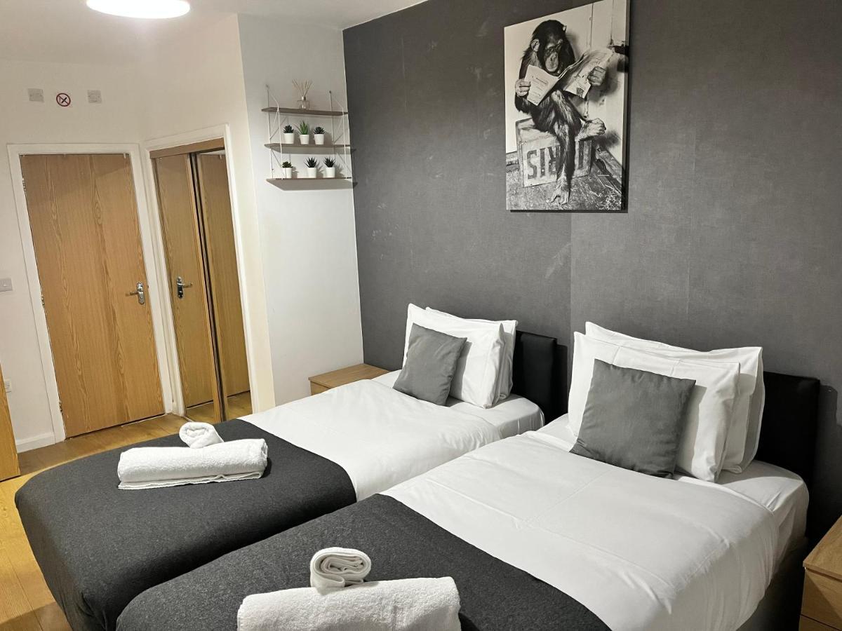 Seven Suites - Beautiful 2-Bed Apartment With Parking In Watford Central 외부 사진