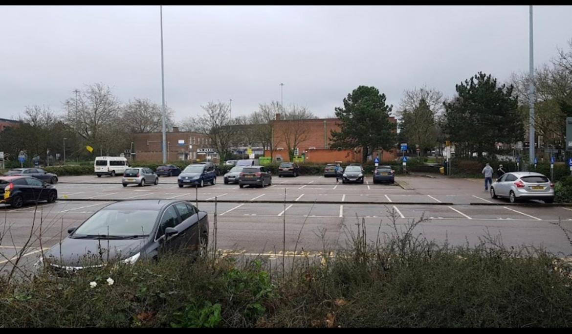 Seven Suites - Beautiful 2-Bed Apartment With Parking In Watford Central 외부 사진