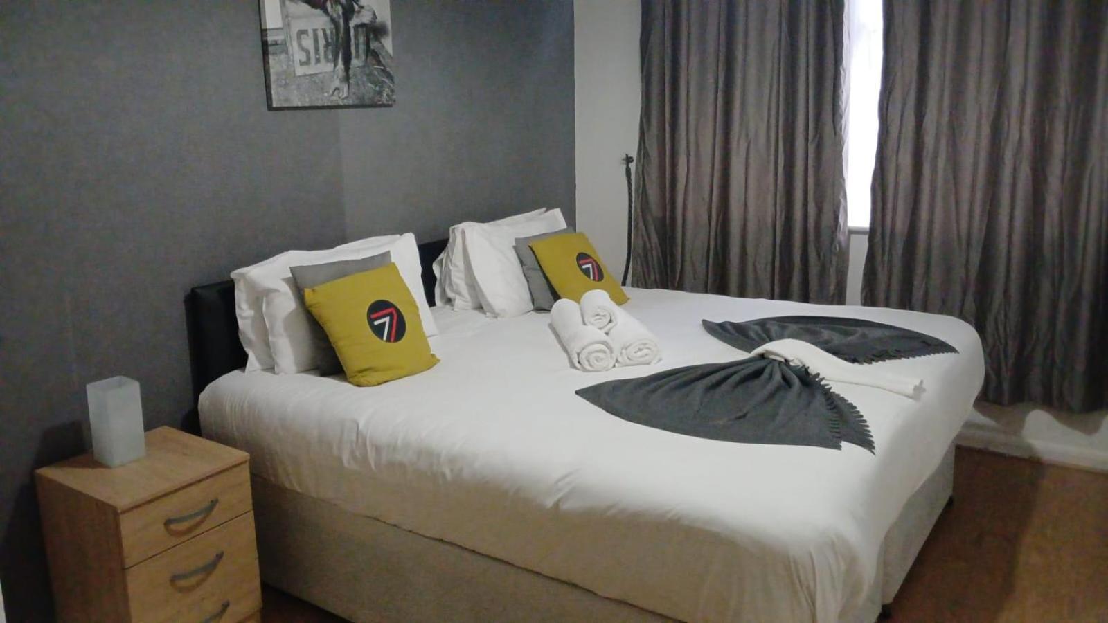 Seven Suites - Beautiful 2-Bed Apartment With Parking In Watford Central 외부 사진